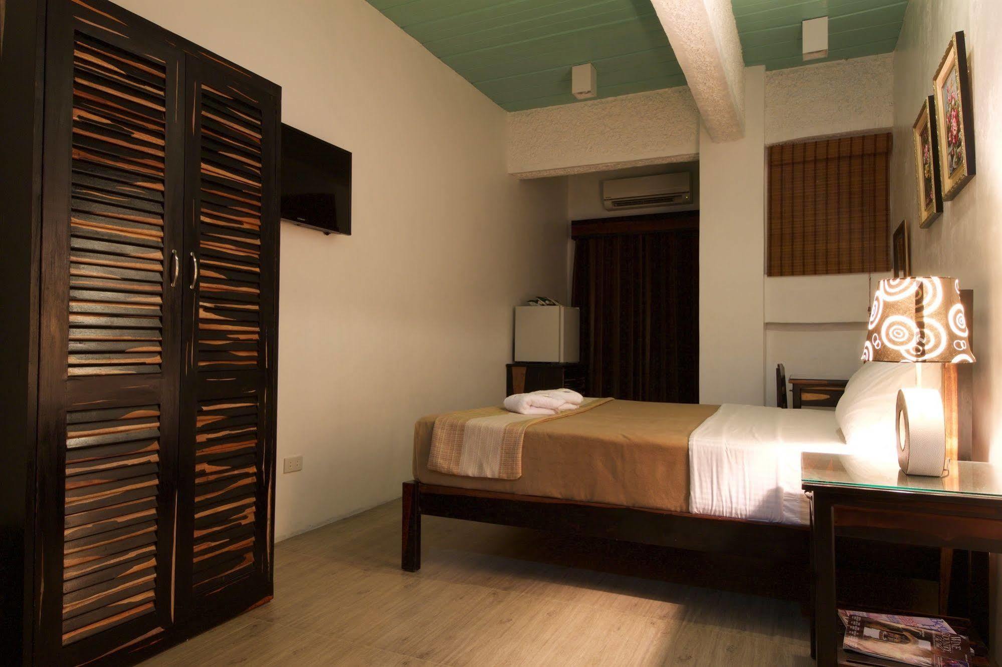 Ala Amid Bed And Breakfast Puerto Princesa Exterior photo